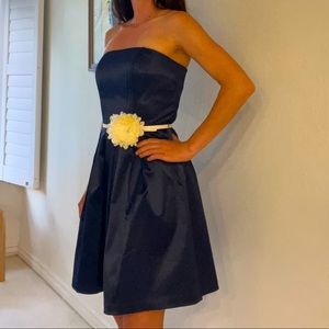 MERONA WOMENS NAVY SATIN DRESS WITH THE FLOWER BELT SIZE 4 BLUE